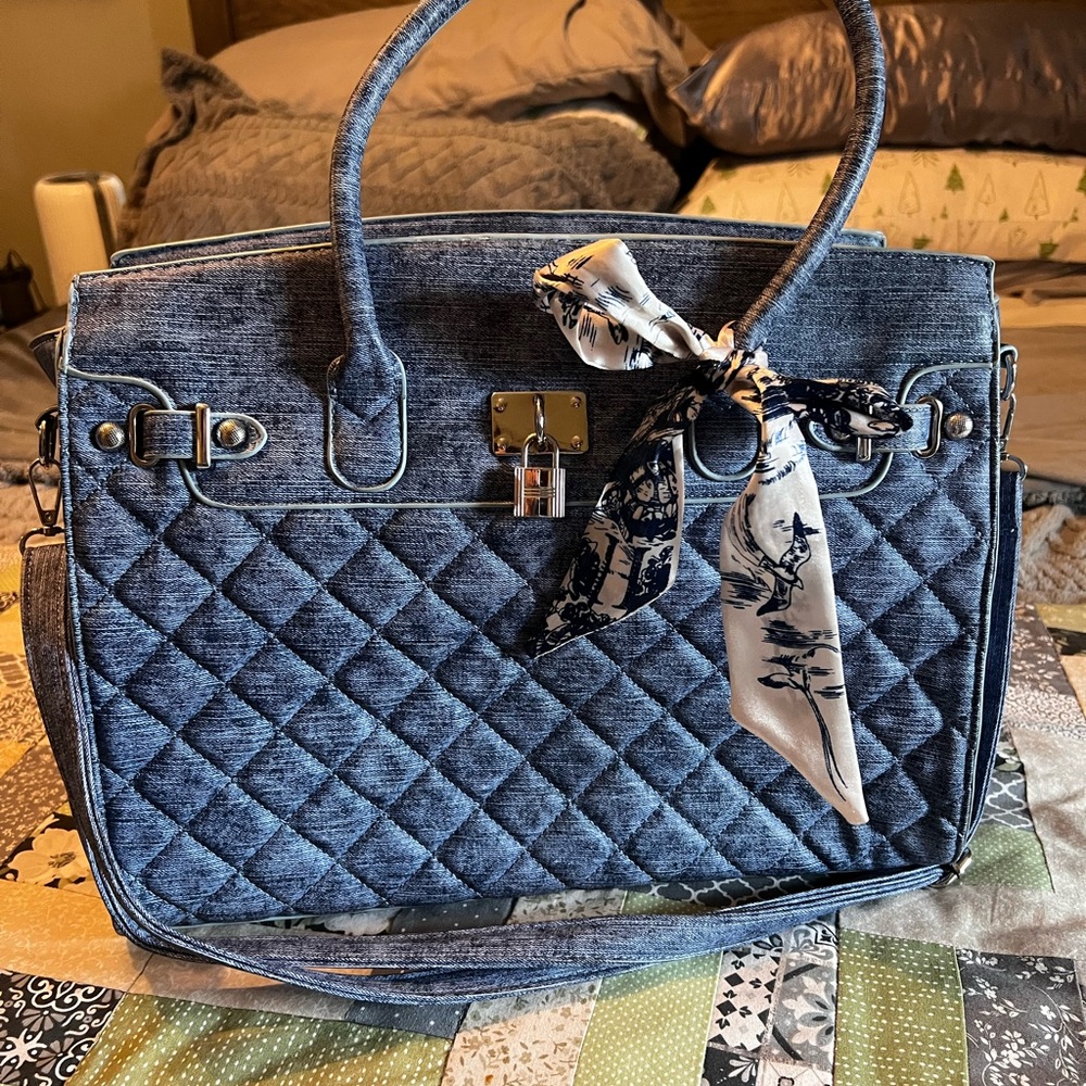 Stylish Blue Quilted Handbag - Picture 2 of 3